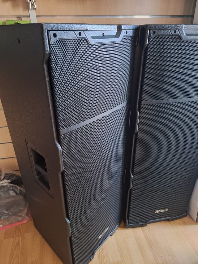 Altavoces 2x15 600W Rms con materiales de promera calidad