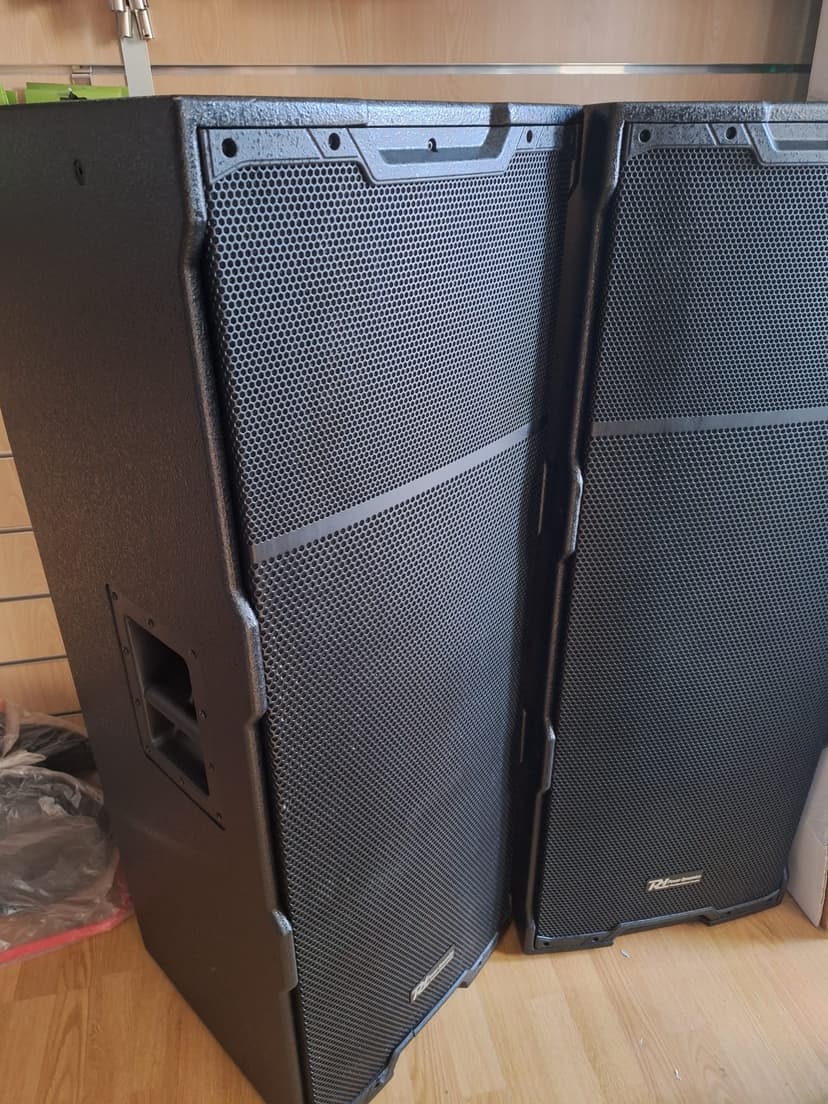 Altavoces 2x15 600W Rms con materiales de promera calidad
