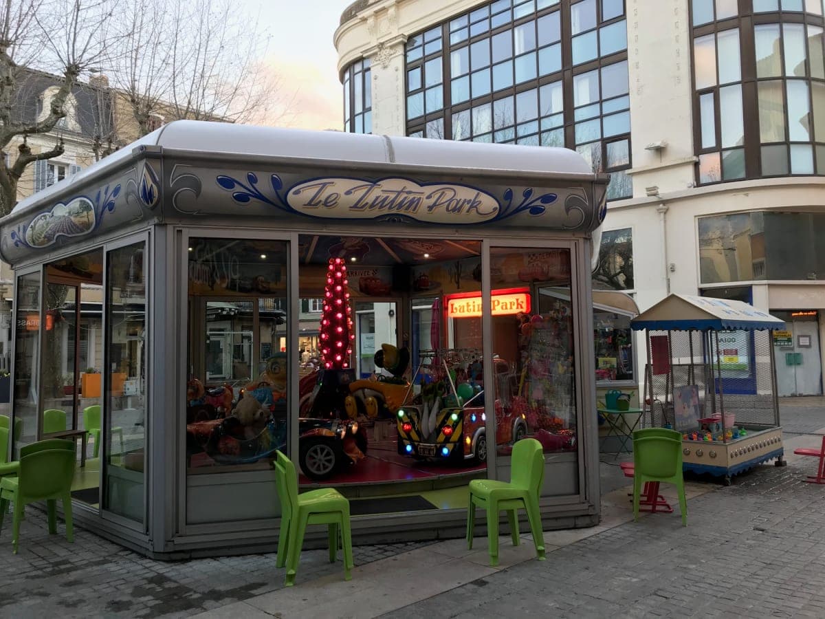 MANÈGE D'ENFANTS