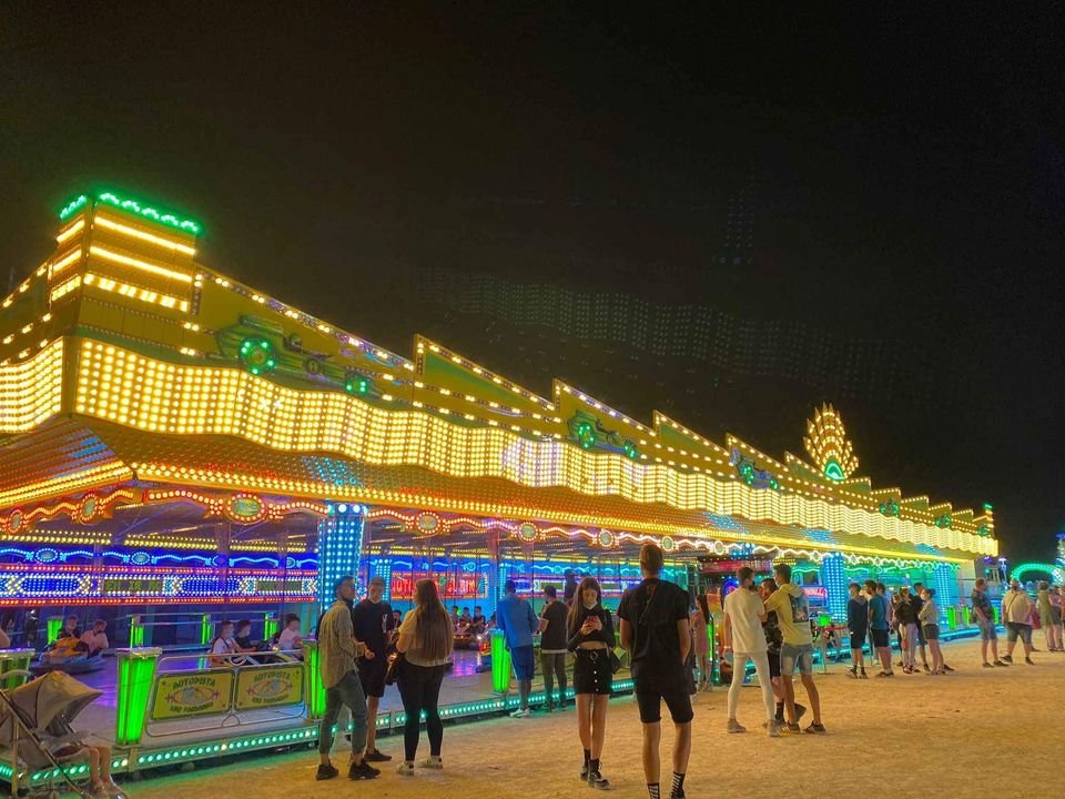 Fachada para pista recien pintada