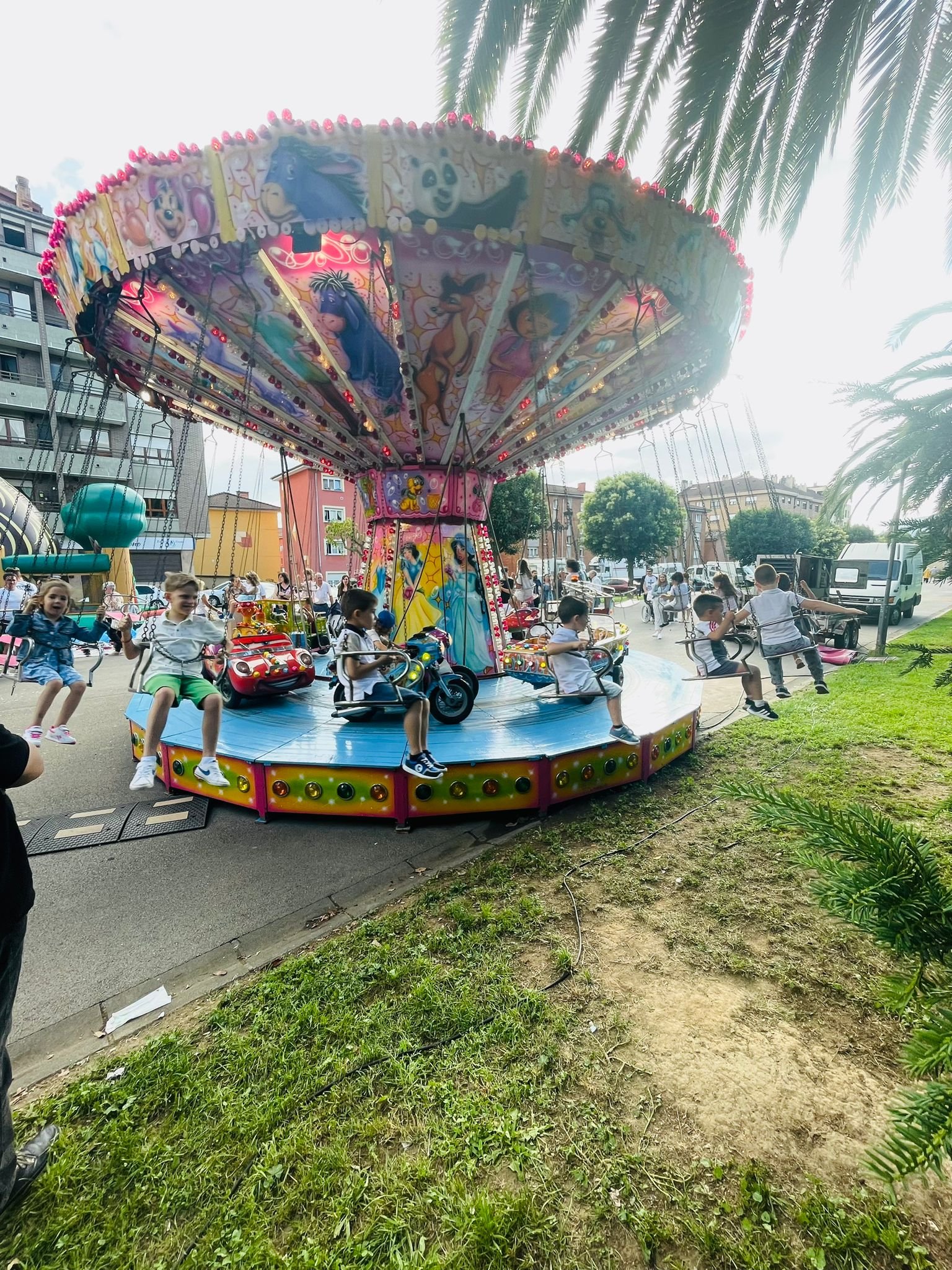 Baby de cadenas con ruta