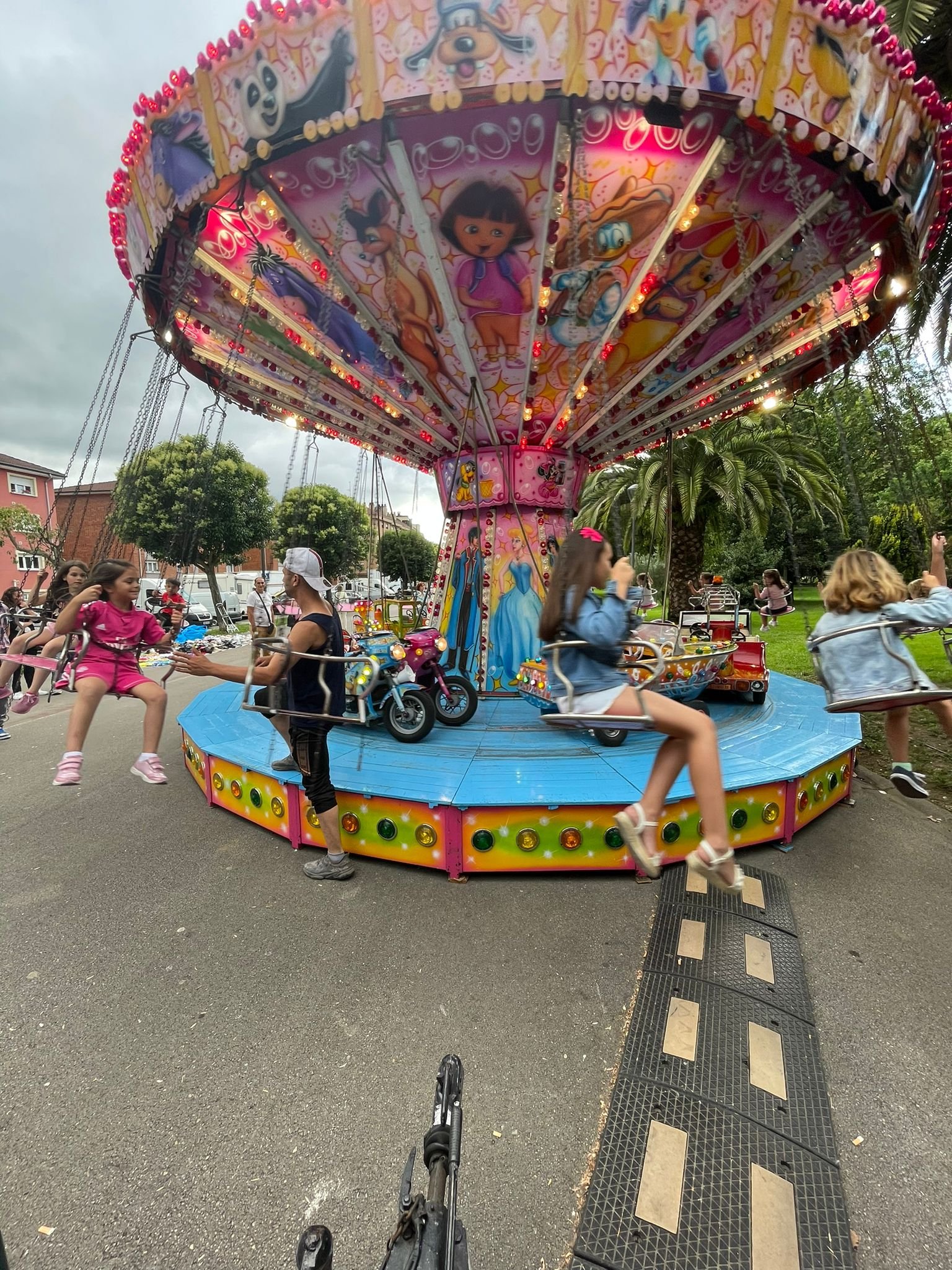 Baby de cadenas con ruta