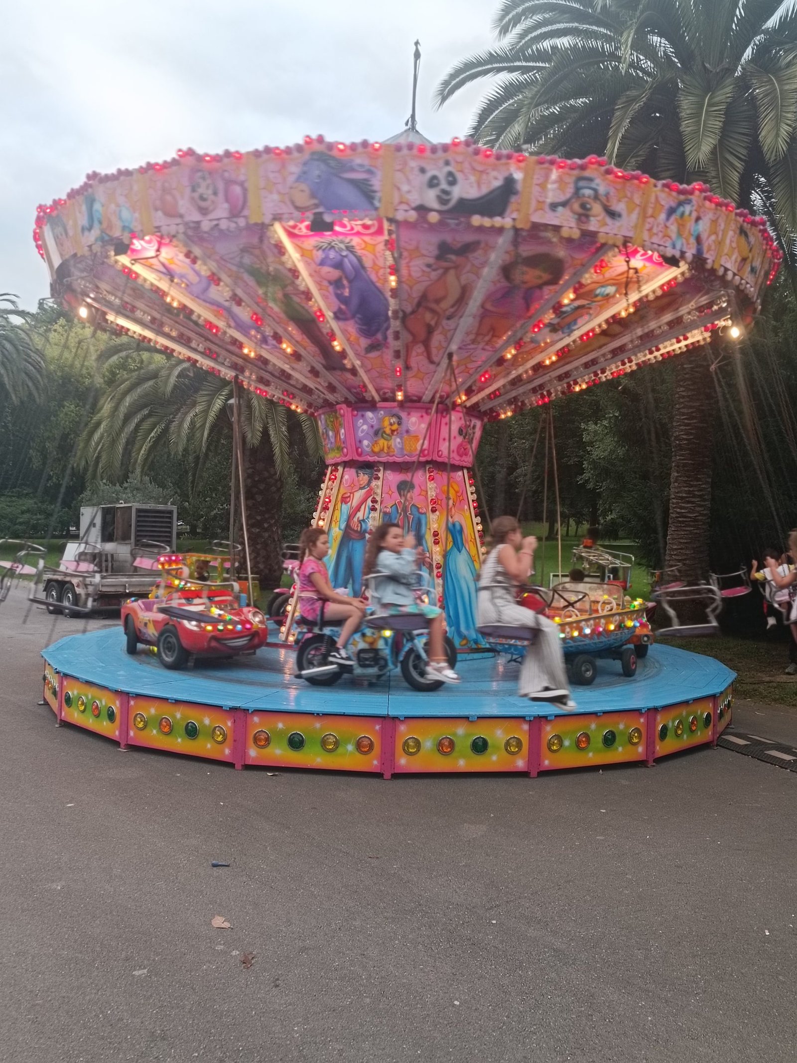 Baby de cadenas con ruta