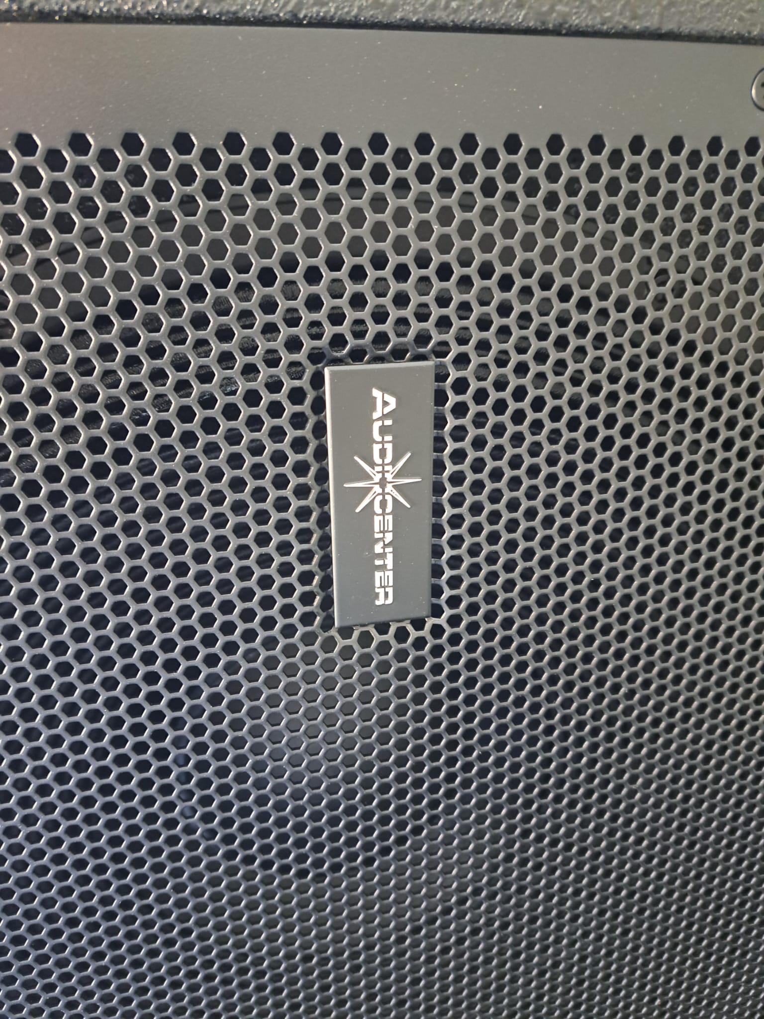 Altavoces 2X18″ Autoamplificados de Audio center 2000W Rms por unidad EX DEMO