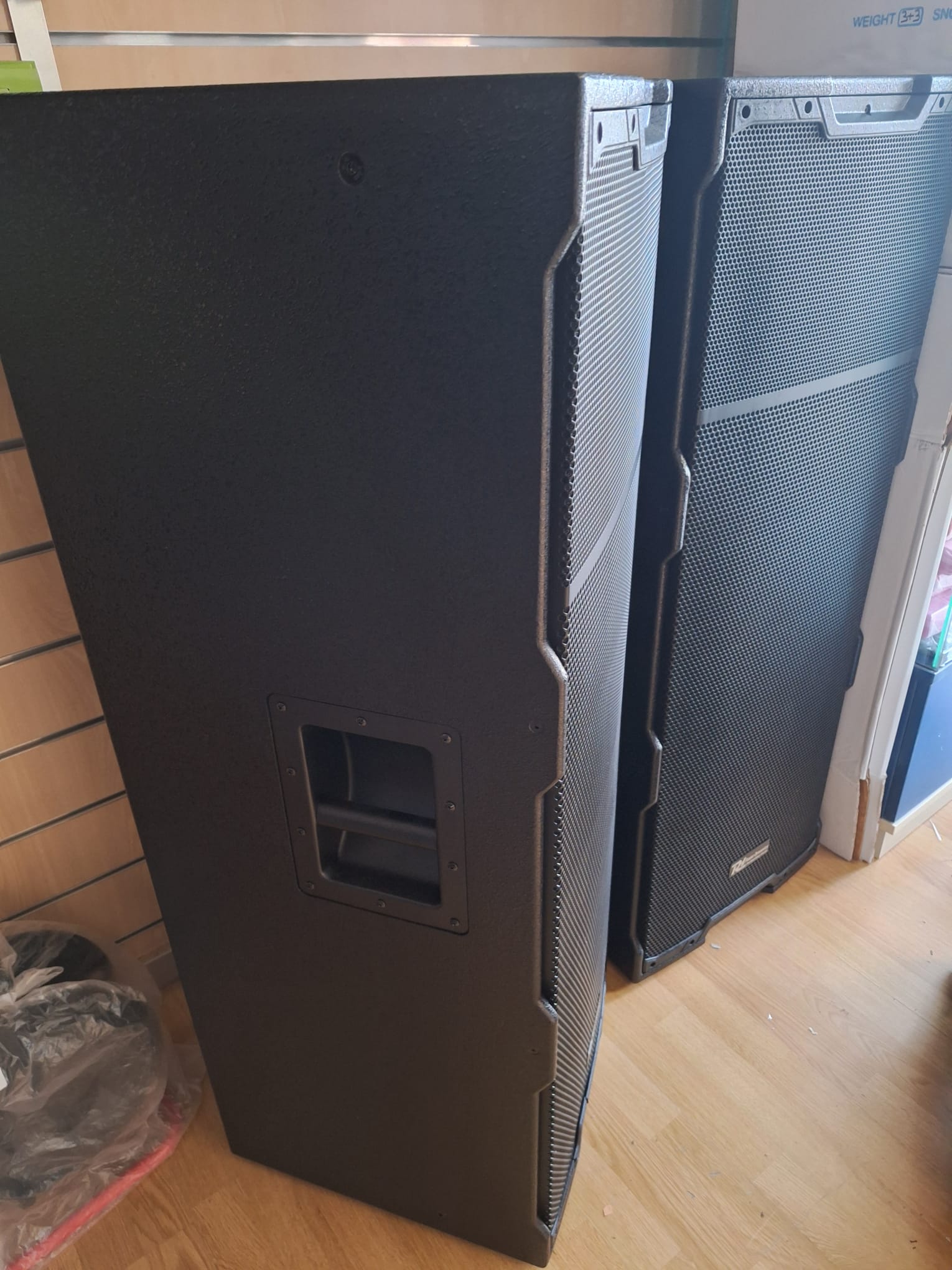 Altavoces 2×15 600W Rms con materiales de promera calidad