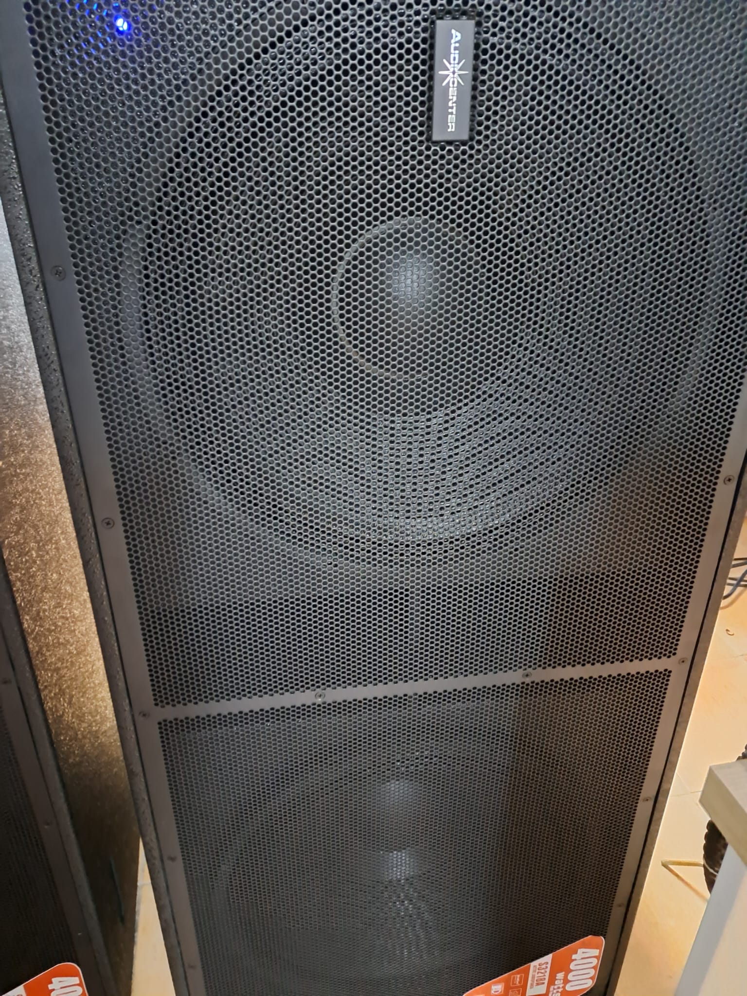 Altavoces 2X18″ Autoamplificados de Audio center 2000W Rms por unidad EX DEMO