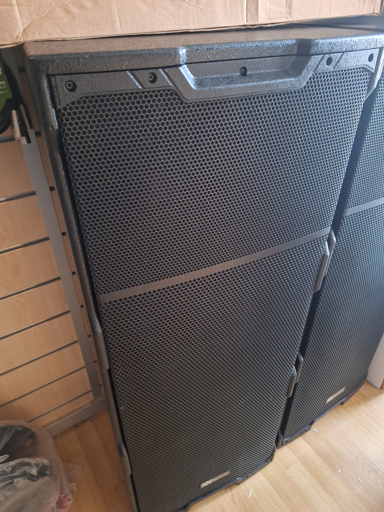 Altavoces 2×15 600W Rms con materiales de promera calidad