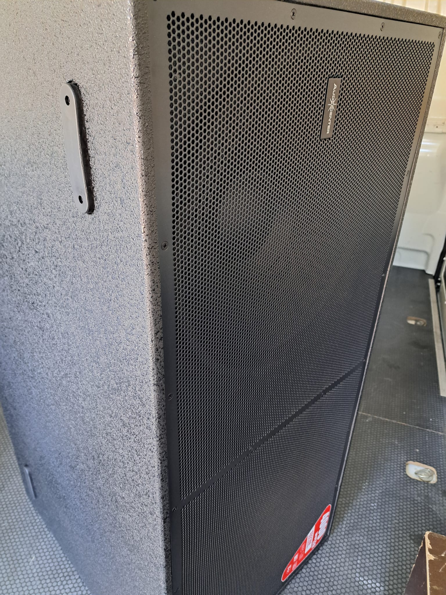 Altavoces 2X18″ Autoamplificados de Audio center 2000W Rms por unidad EX DEMO